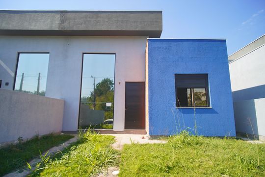 Fachada de casa à venda com 3 quartos, 57m² em Loteamento Parque Recreio, São Leopoldo