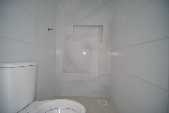 Banheiro da Suíte de casa à venda com 3 quartos, 57m² em Loteamento Parque Recreio, São Leopoldo