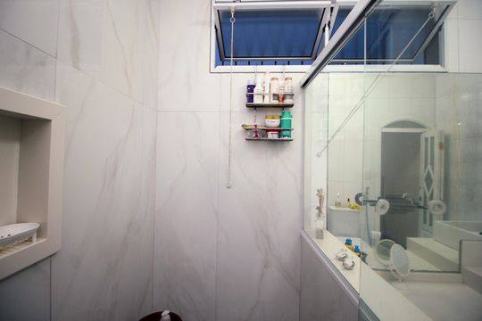 Banheiro da Suíte - Casa 1 de casa à venda com 4 quartos, 264m² em Vila Camilópolis, Santo André