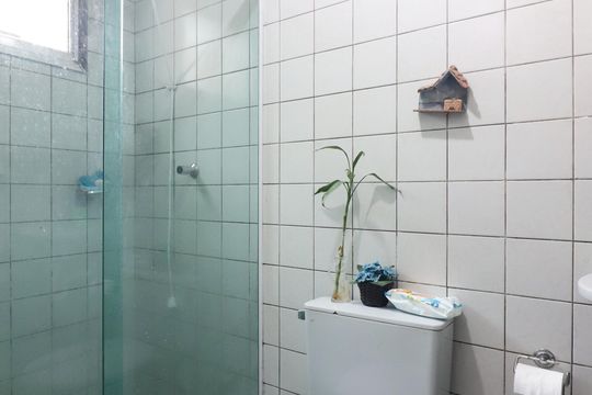 Banheiro Social de apartamento à venda com 2 quartos, 56m² em Santa Terezinha, São Bernardo do Campo