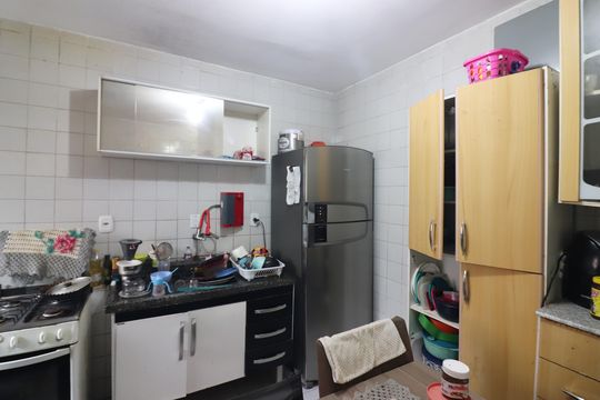 Cozinha e Área de Serviço de apartamento à venda com 2 quartos, 56m² em Santa Terezinha, São Bernardo do Campo