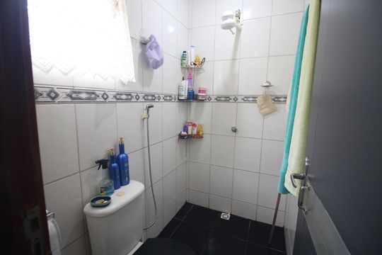 Banheiro de casa à venda com 3 quartos, 200m² em Tirol, Contagem