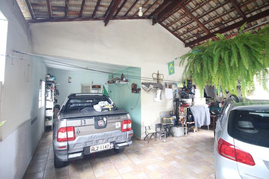Quintal de casa à venda com 3 quartos, 200m² em Tirol, Contagem