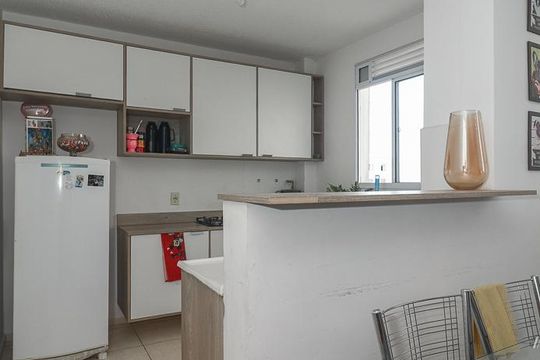 Cozinha de apartamento à venda com 2 quartos, 42m² em Jardim Dona Leopoldina, Porto Alegre