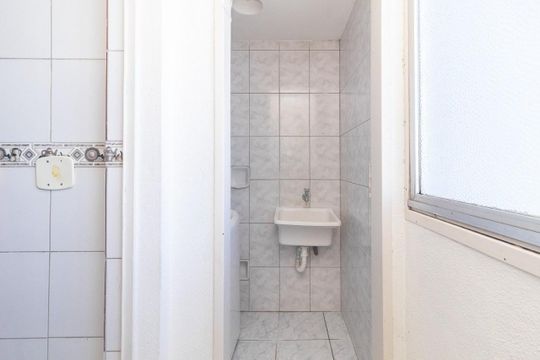 Área de serviço de apartamento para alugar com 2 quartos, 63m² em Cristal, Porto Alegre
