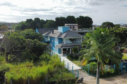 Vista de casa para alugar com 5 quartos, 220m² em Barra da Lagoa, Florianópolis