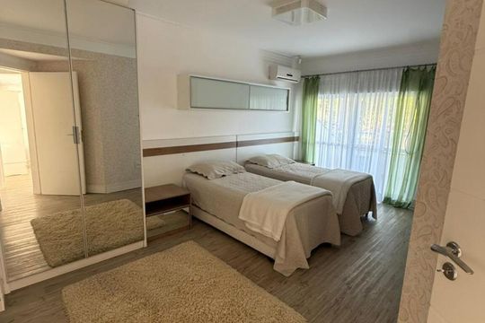 Quarto de casa para alugar com 5 quartos, 220m² em Barra da Lagoa, Florianópolis