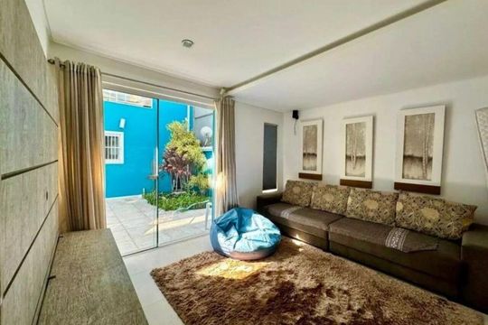 Casa para alugar com 5 quartos, 220m² em Barra da Lagoa, Florianópolis