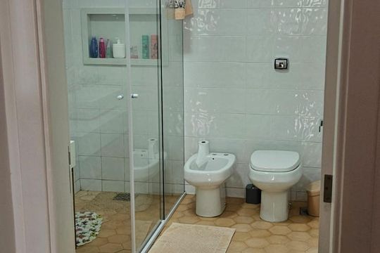 Banheiro de apartamento à venda com 2 quartos, 99m² em Vila Itapura, Campinas