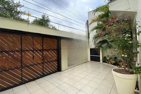 Foto 02 de casa para alugar com 3 quartos, 223m² em Vila Madalena, São Paulo