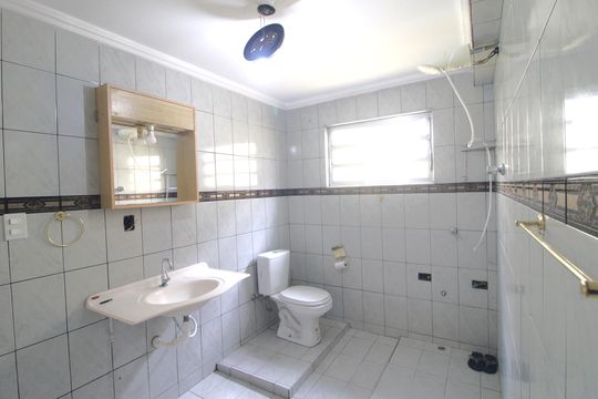 Banheiro comum de casa à venda com 3 quartos, 120m² em Jordanópolis, São Paulo