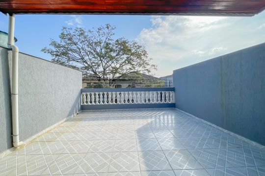 Varanda de casa à venda com 3 quartos, 180m² em Remédios, Osasco