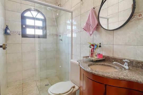 Banheiro 2 de casa à venda com 3 quartos, 180m² em Remédios, Osasco