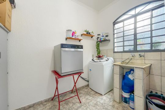 Área de Serviço de casa à venda com 3 quartos, 180m² em Remédios, Osasco