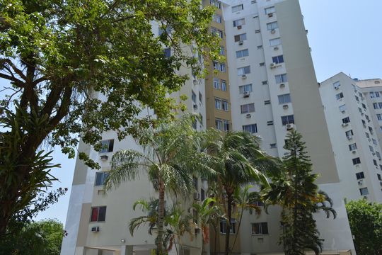 Fachada do bloco de apartamento à venda com 3 quartos, 60m² em Anil, Rio de Janeiro