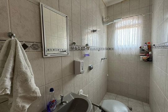 Banheiro 3 de casa para alugar com 3 quartos, 326m² em Jardim Maria Rosa, Valinhos