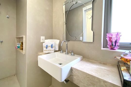 Banheiro da Suíte 1 de apartamento à venda com 2 quartos, 111m² em Funcionários, Belo Horizonte