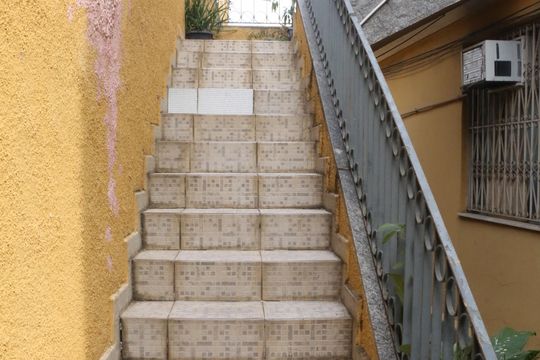 Escada de apartamento para alugar com 3 quartos, 178m² em Imperador, Nova Iguaçu