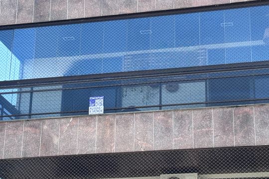 Placa de apartamento para alugar com 2 quartos, 81m² em Recreio dos Bandeirantes, Rio de Janeiro