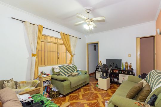 Sala de casa para alugar com 2 quartos, 231m² em Vila Serralheiro, São Paulo