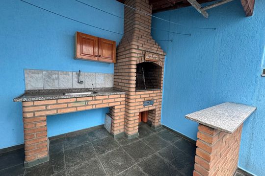 Casa à venda com 3 quartos, 218m² em Jardim Roberto, Osasco