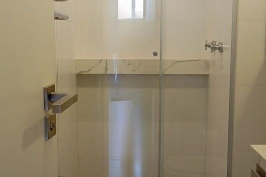 Banheiro de apartamento para alugar com 1 quarto, 52m² em Boa Vista, Porto Alegre