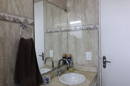 Banheiro Social de apartamento à venda com 2 quartos, 56m² em Santa Terezinha, São Bernardo do Campo