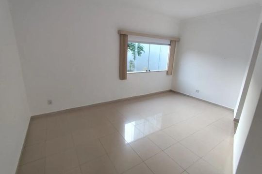 Sala de casa para alugar com 3 quartos, 260m² em Jardim Karaíba, Uberlândia