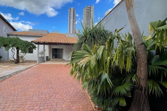 Casa para alugar com 3 quartos, 260m² em Jardim Karaíba, Uberlândia