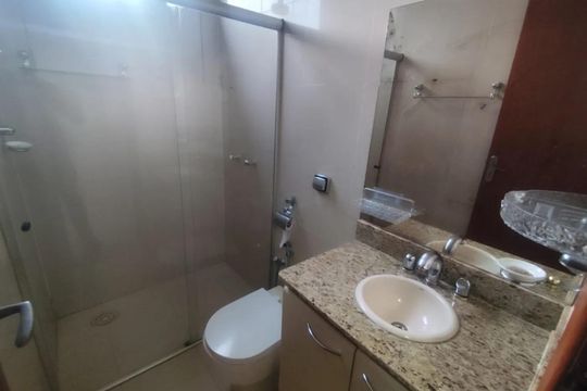 Casa para alugar com 3 quartos, 260m² em Jardim Karaíba, Uberlândia