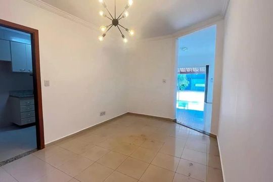 Casa para alugar com 3 quartos, 260m² em Jardim Karaíba, Uberlândia