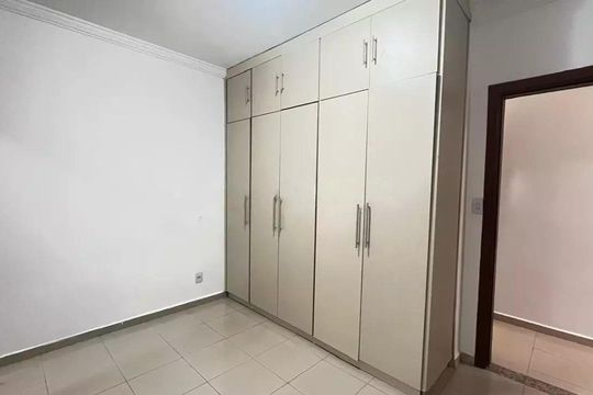 Casa para alugar com 3 quartos, 260m² em Jardim Karaíba, Uberlândia