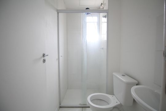 Banheiro de apartamento para alugar com 2 quartos, 49m² em Jardim Umarizal, São Paulo