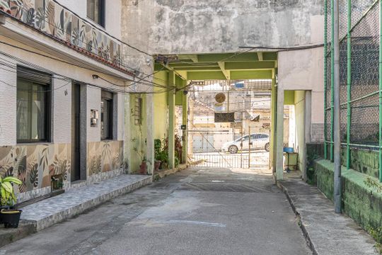 Área comum de acesso de casa de condomínio à venda com 2 quartos, 90m² em Irajá, Rio de Janeiro