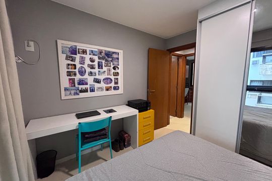 Quarto 2 de apartamento à venda com 3 quartos, 100m² em R. Bandeirantes, Rio de Janeiro