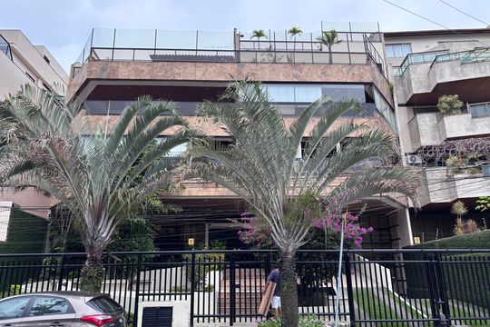 Fachada de apartamento à venda com 3 quartos, 100m² em R. Bandeirantes, Rio de Janeiro