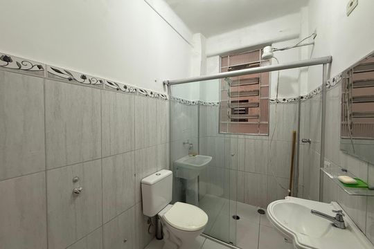 Banheiro de kitnet/studio à venda com 2 quartos, 67m² em Santa Ifigênia, São Paulo