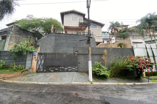 Fachada de casa de condomínio à venda com 4 quartos, 288m² em Vila Irmaos Arnoni, São Paulo