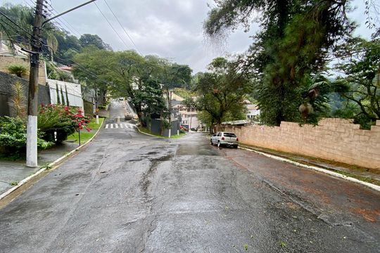 Vista da Rua de casa de condomínio à venda com 4 quartos, 288m² em Vila Irmaos Arnoni, São Paulo