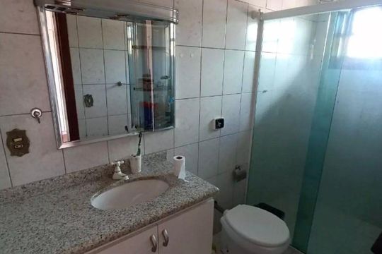 Banheiro de casa de condomínio para alugar com 3 quartos, 340m² em Jardim Belizário, Cotia
