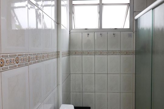 Banheiro Social de apartamento para alugar com 2 quartos, 54m² em Demarchi, São Bernardo do Campo