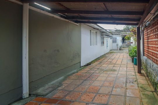 Garagem de casa à venda com 4 quartos, 175m² em Espírito Santo, Porto Alegre