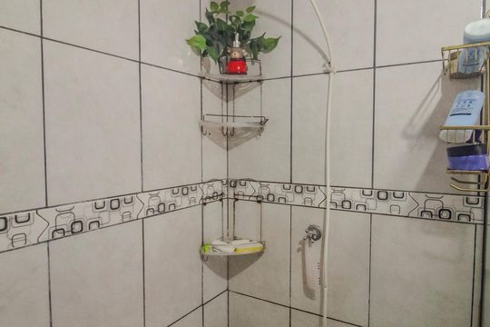 Banheiro de casa à venda com 4 quartos, 175m² em Espírito Santo, Porto Alegre
