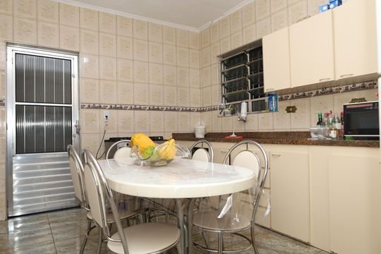 Cozinha de casa à venda com 2 quartos, 148m² em Vila Aurea, São Paulo
