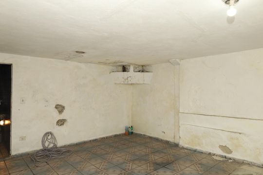 Garagem de casa à venda com 2 quartos, 148m² em Vila Aurea, São Paulo