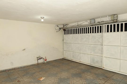 Garagem de casa à venda com 2 quartos, 148m² em Vila Aurea, São Paulo