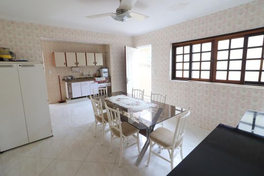 Cozinha de casa à venda com 3 quartos, 170m² em Km 18, Osasco