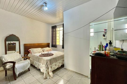 Casa à venda com 5 quartos, 200m² em Sagrada Família, Belo Horizonte