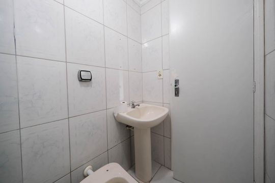 Banheiro de apartamento à venda com 2 quartos, 56m² em Cangaiba, São Paulo