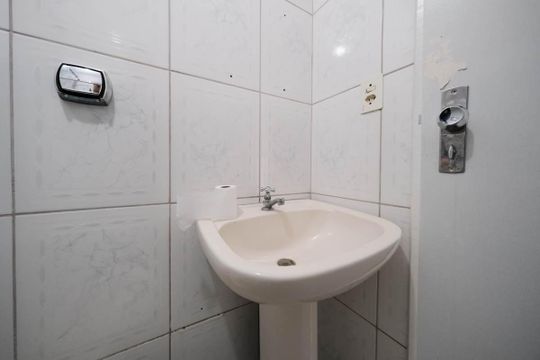 Banheiro de apartamento à venda com 2 quartos, 56m² em Cangaiba, São Paulo